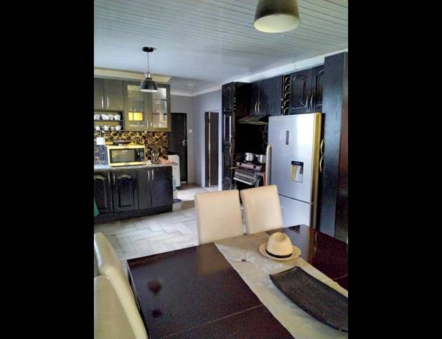 3 BEDROOM HOUSE FOR SALE IN SLOVOVILLE